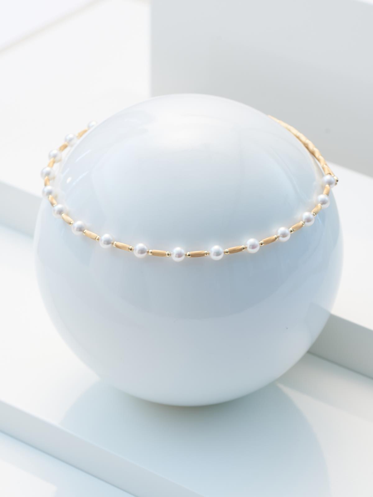 Halsreif Silk Magnet 18K Gelbgold Akoyaperlen - Yana Nesper - SM16