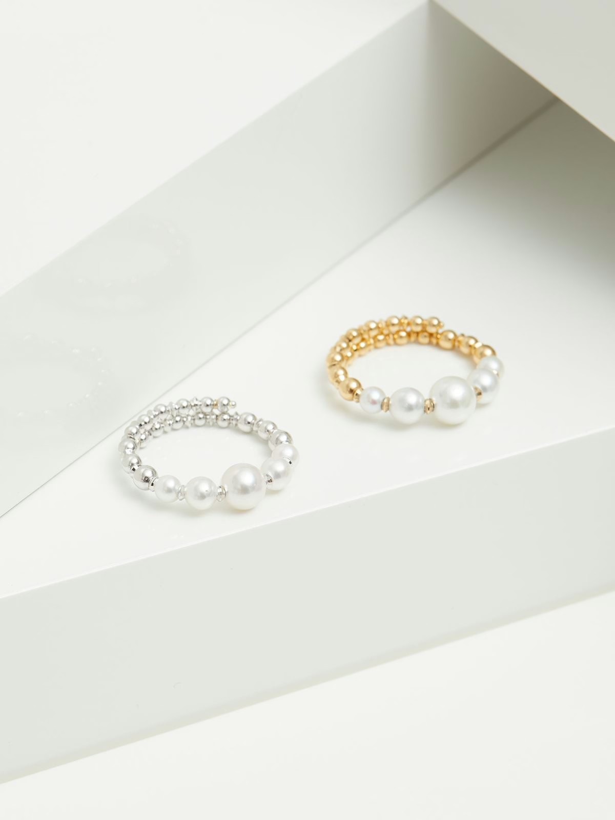 Ring 18K Gelbgold 5 Akoyaperlen 3,5 bis 5,5mm - Yana Nesper - CH1